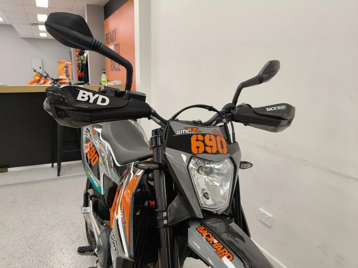 2019 KTM 690 SMC R SUPERMOTARD