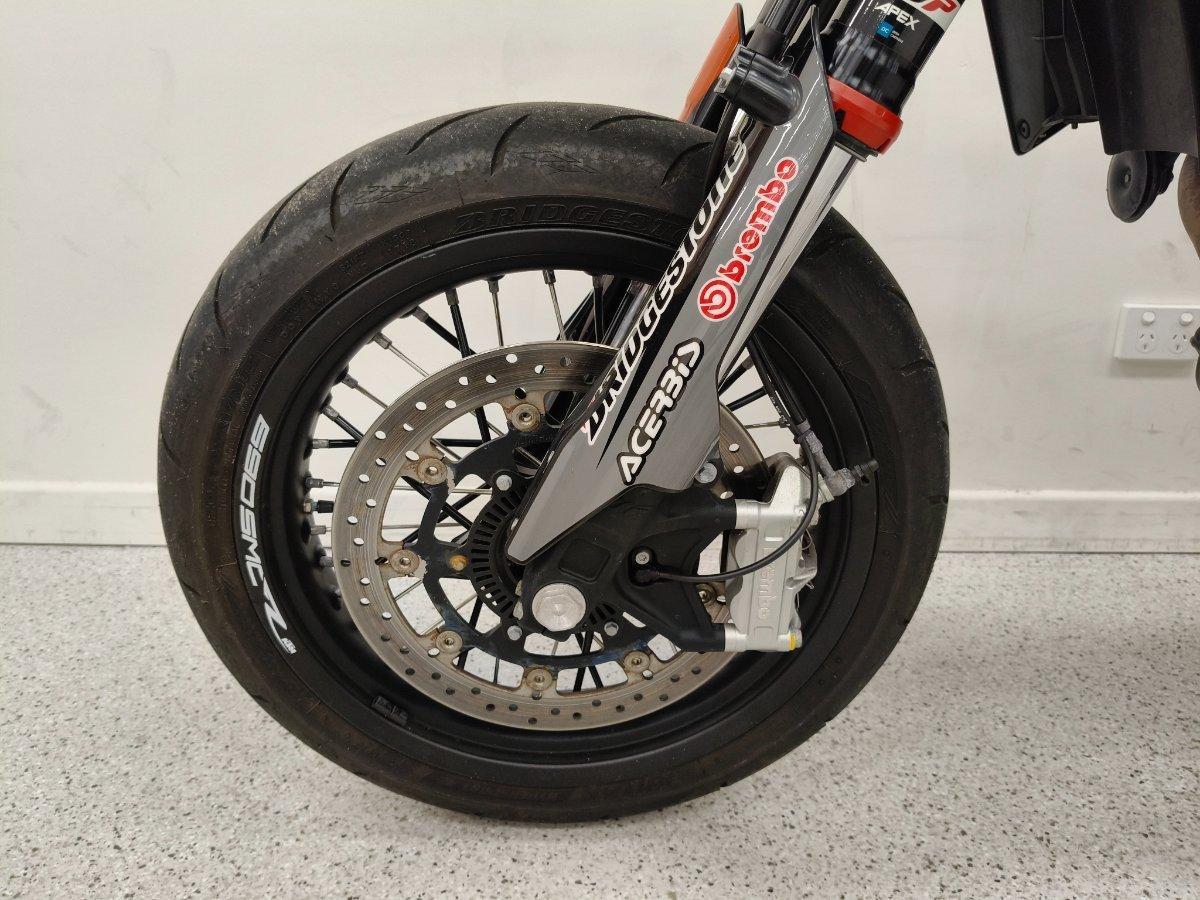 2019 KTM 690 SMC R SUPERMOTARD