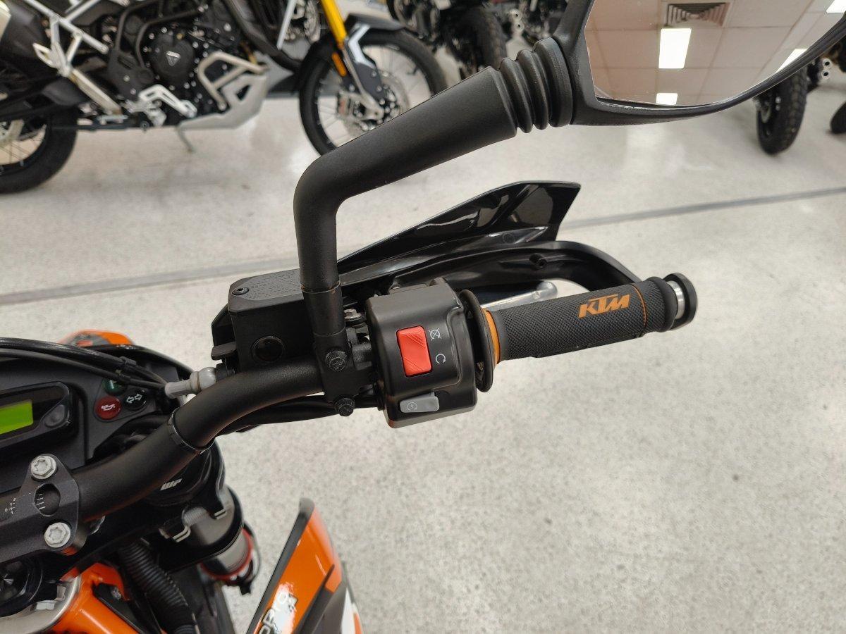 2019 KTM 690 SMC R SUPERMOTARD
