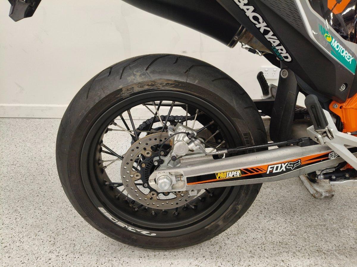 2019 KTM 690 SMC R SUPERMOTARD