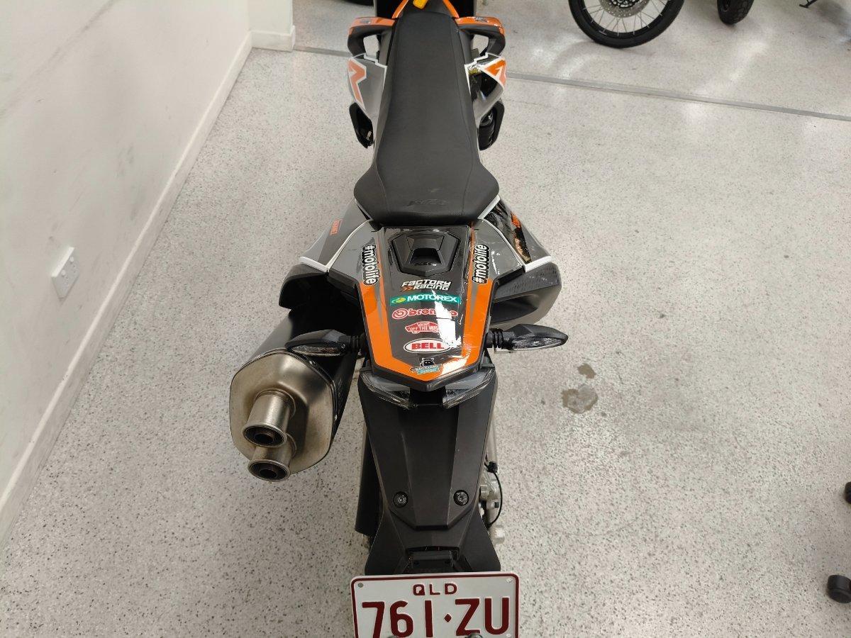 2019 KTM 690 SMC R SUPERMOTARD
