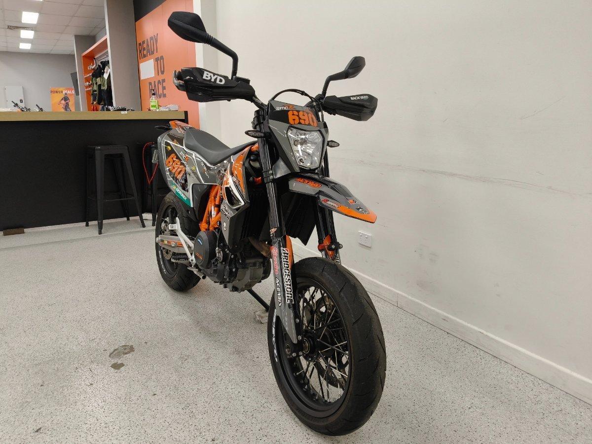 2019 KTM 690 SMC R SUPERMOTARD