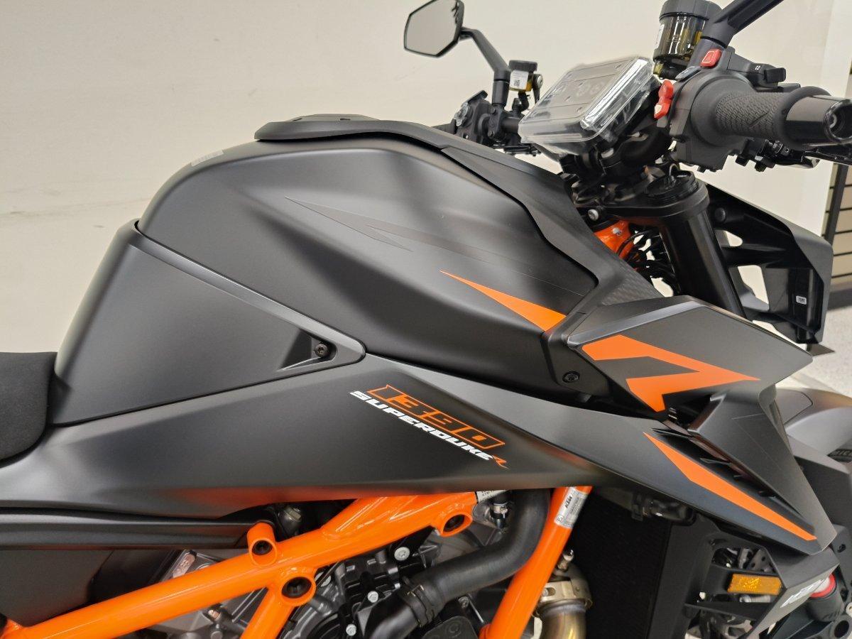 2026 KTM 1390 SUPER DUKE R EVO SPORTS