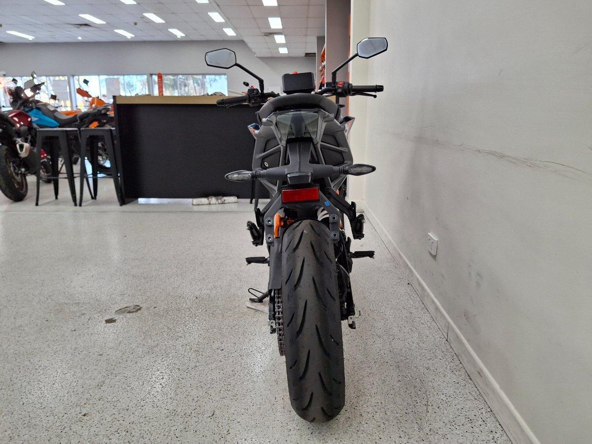 2025 KTM 390 DUKE ROAD