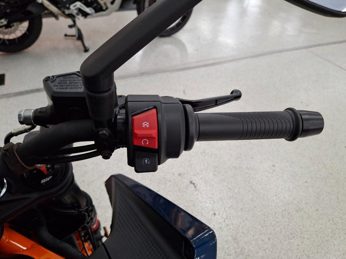 2025 KTM 390 DUKE ROAD