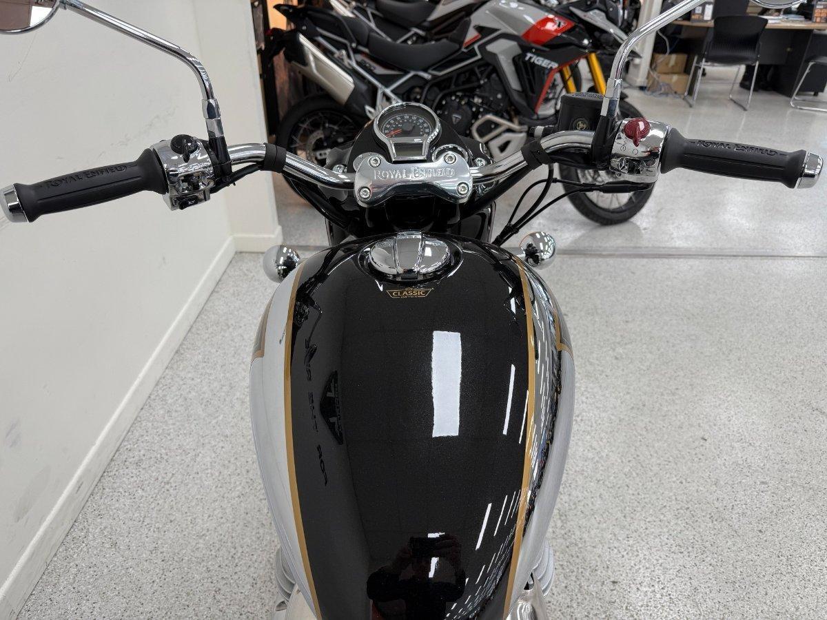 2025 ROYAL ENFIELD CLASSIC 650 ROAD