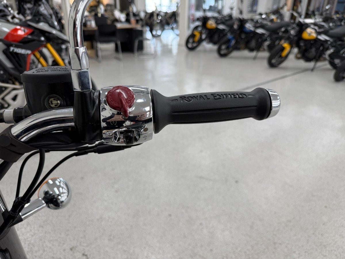 2025 ROYAL ENFIELD CLASSIC 650 ROAD