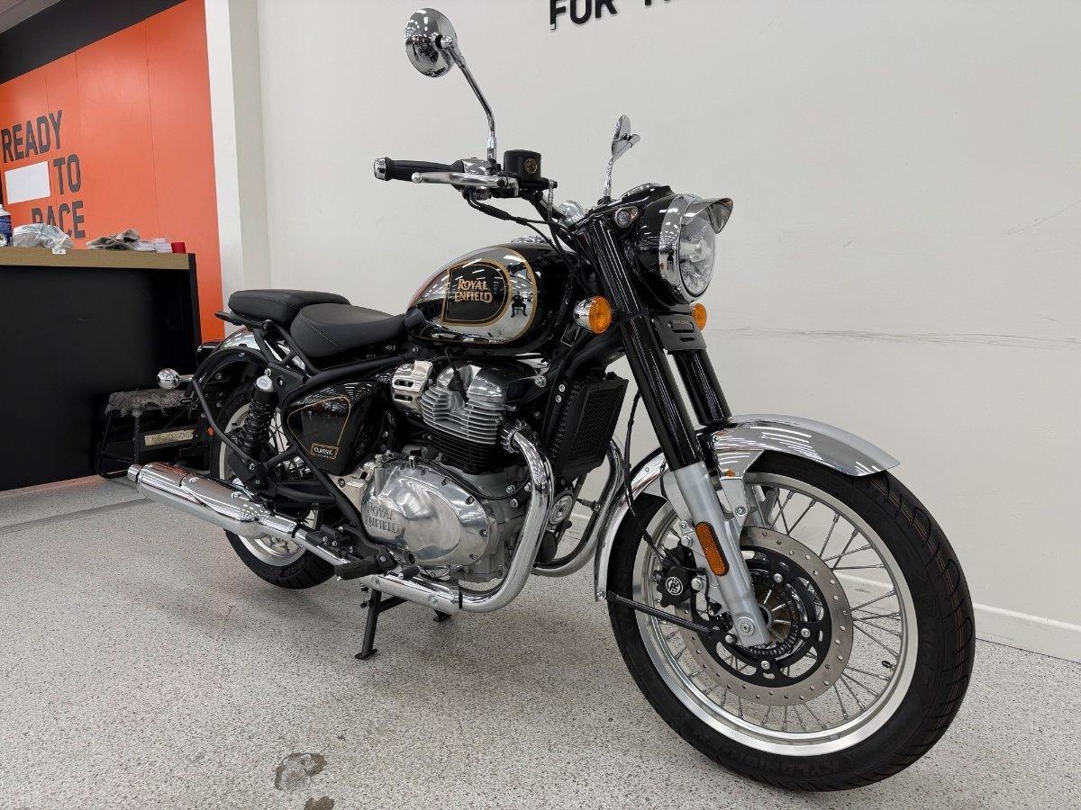2025 ROYAL ENFIELD CLASSIC 650 ROAD