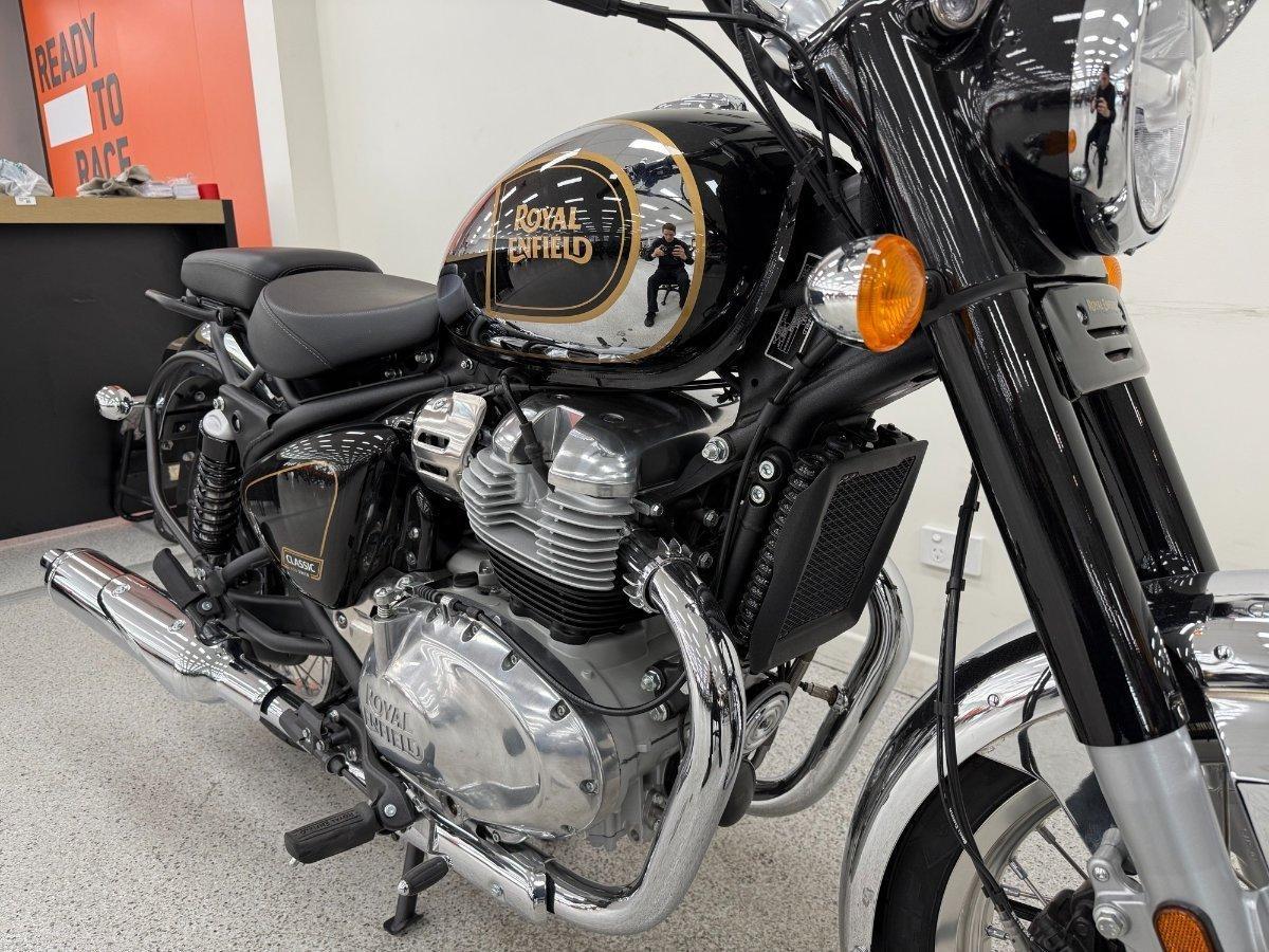 2025 ROYAL ENFIELD CLASSIC 650 ROAD