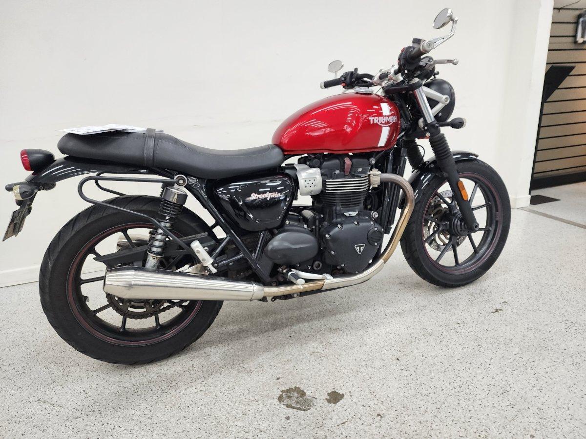 2017 TRIUMPH STREET TWIN ROAD