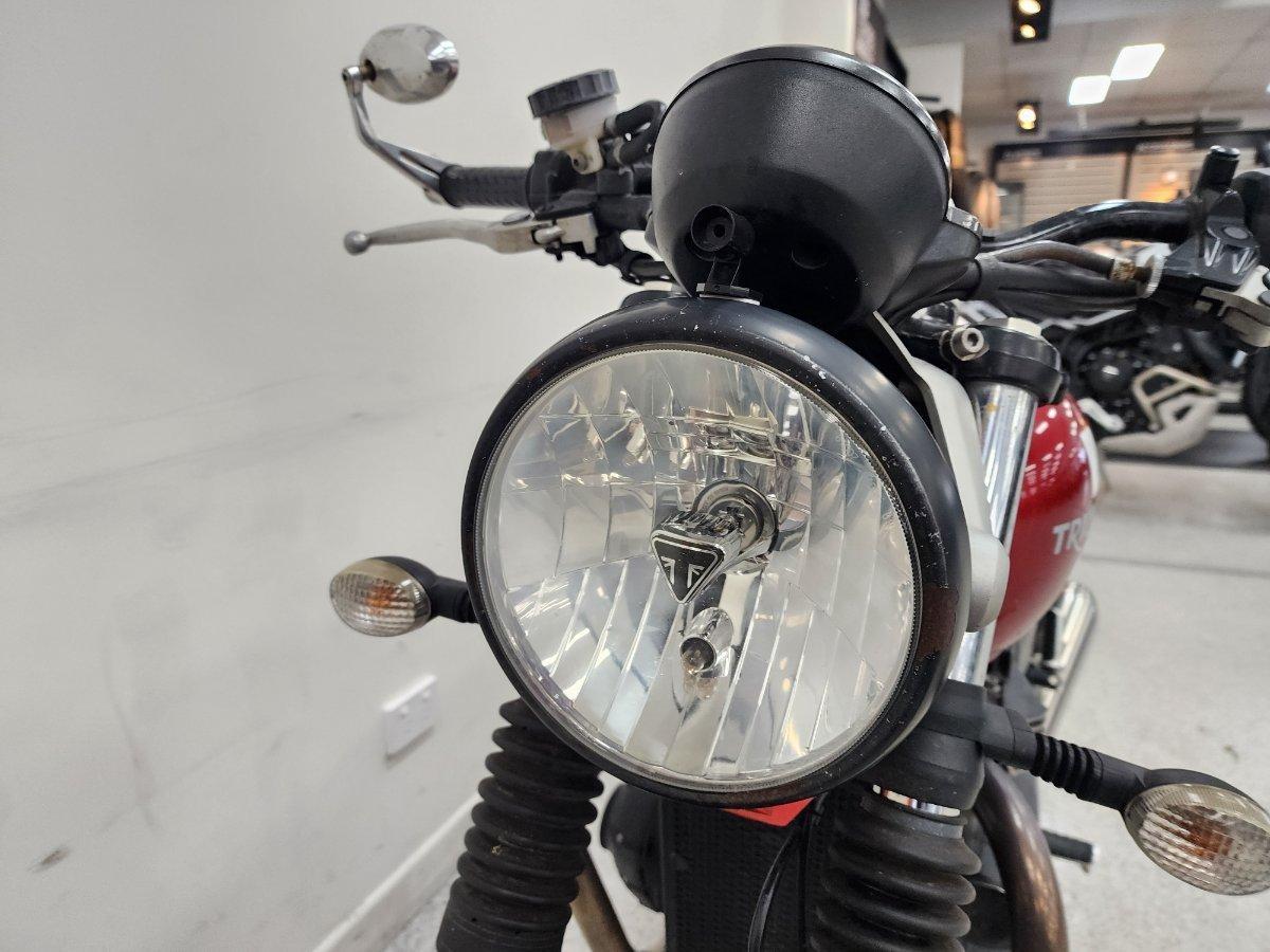 2017 TRIUMPH STREET TWIN ROAD
