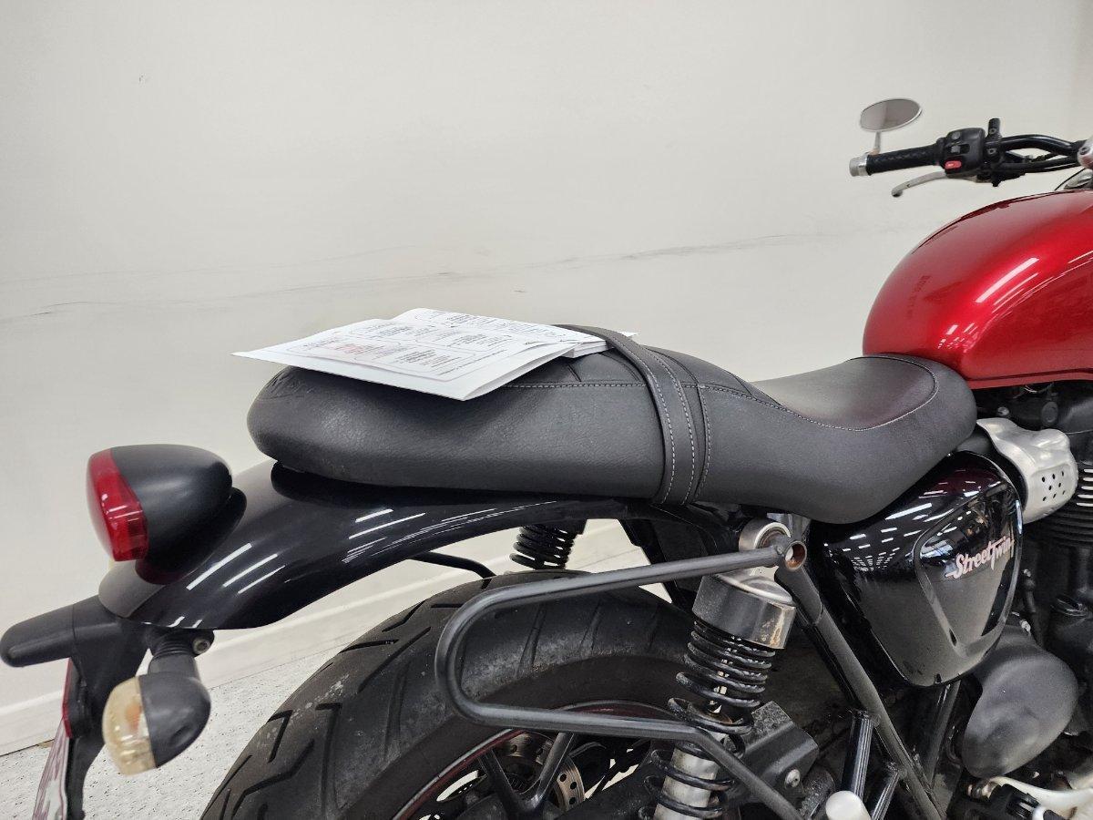 2017 TRIUMPH STREET TWIN ROAD