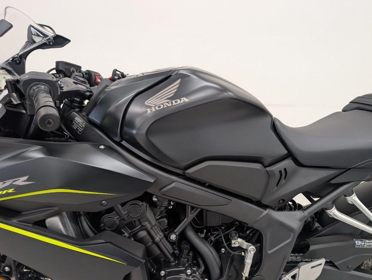 2026 HONDA CBR650R E-CLUTCH SPORTS
