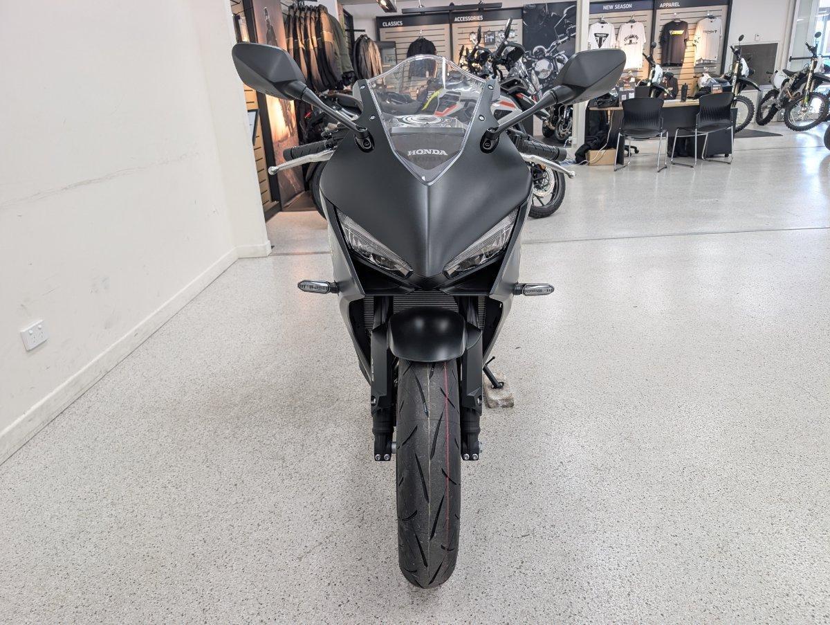 2026 HONDA CBR650R E-CLUTCH SPORTS