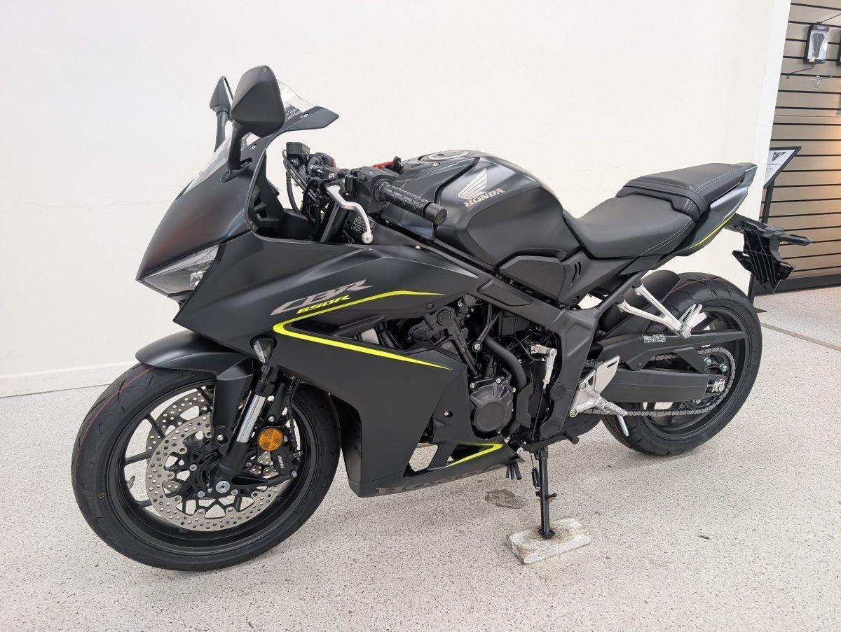 2026 HONDA CBR650R E-CLUTCH SPORTS