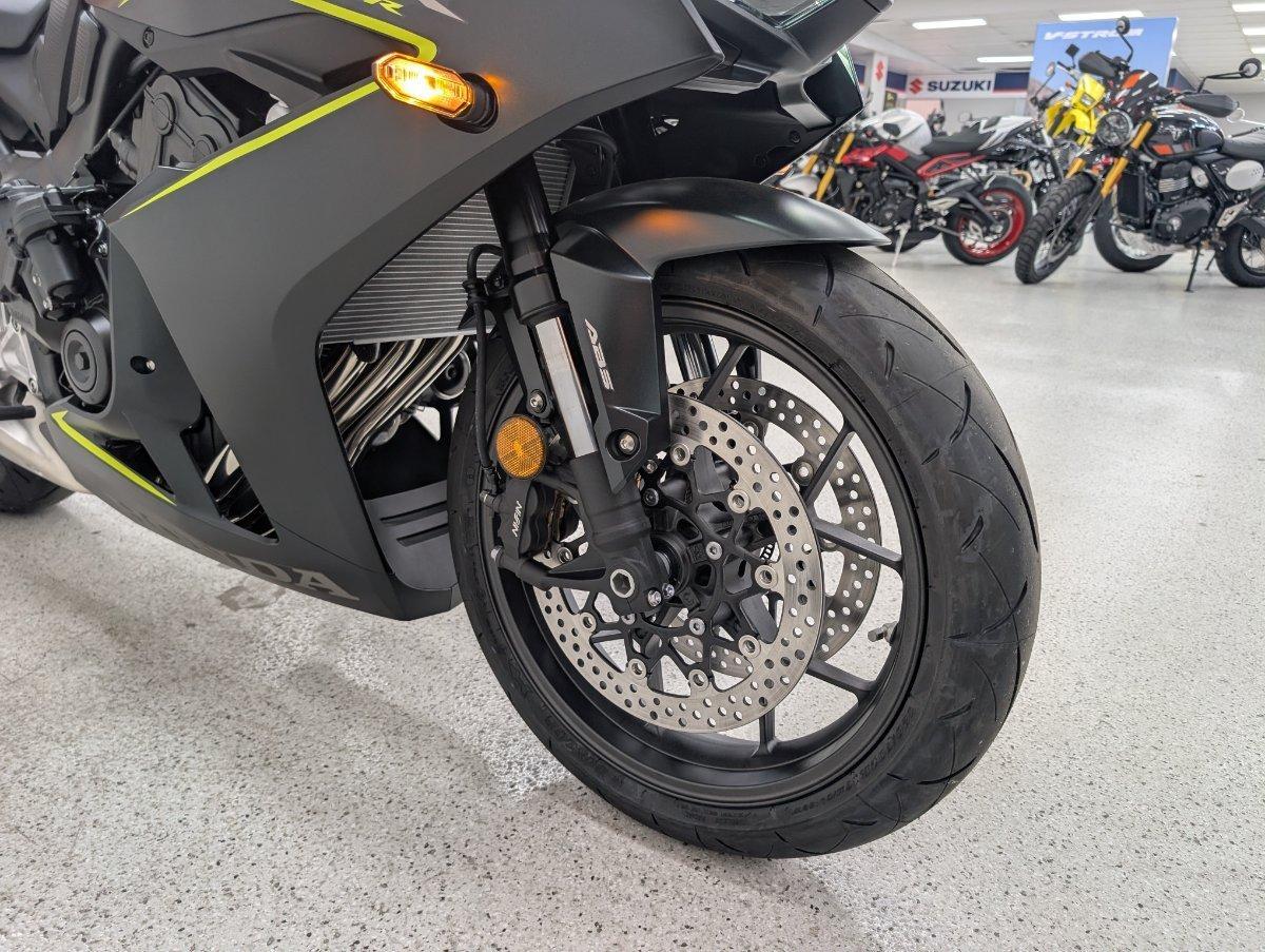 2026 HONDA CBR650R E-CLUTCH SPORTS