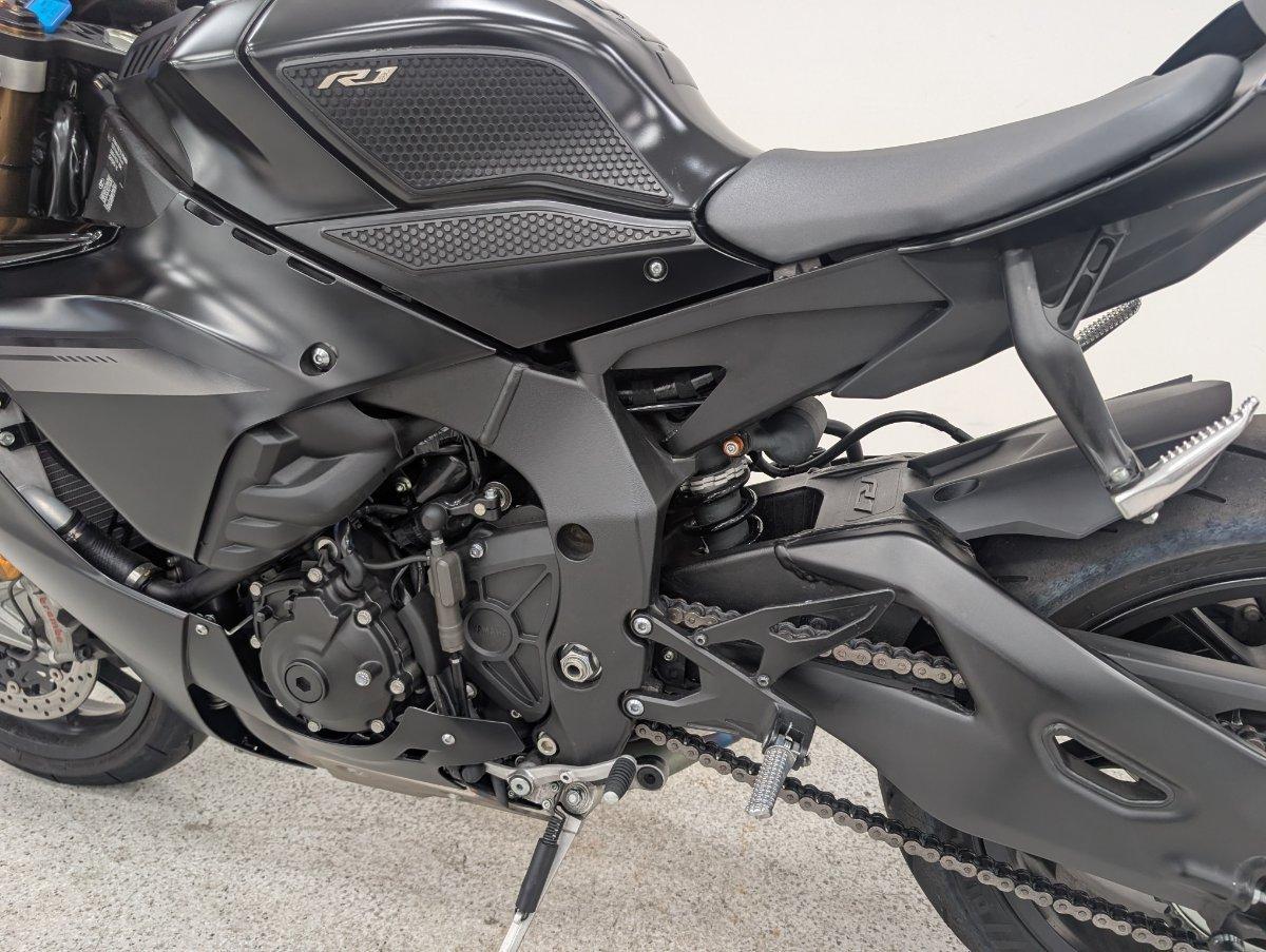 2025 YAMAHA YZF-R1 SPORTS