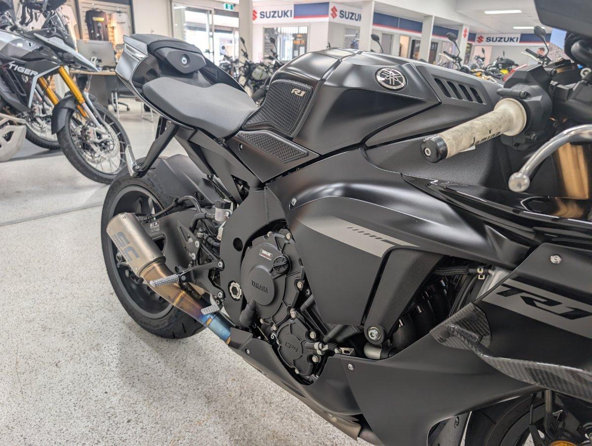 2025 YAMAHA YZF-R1 SPORTS