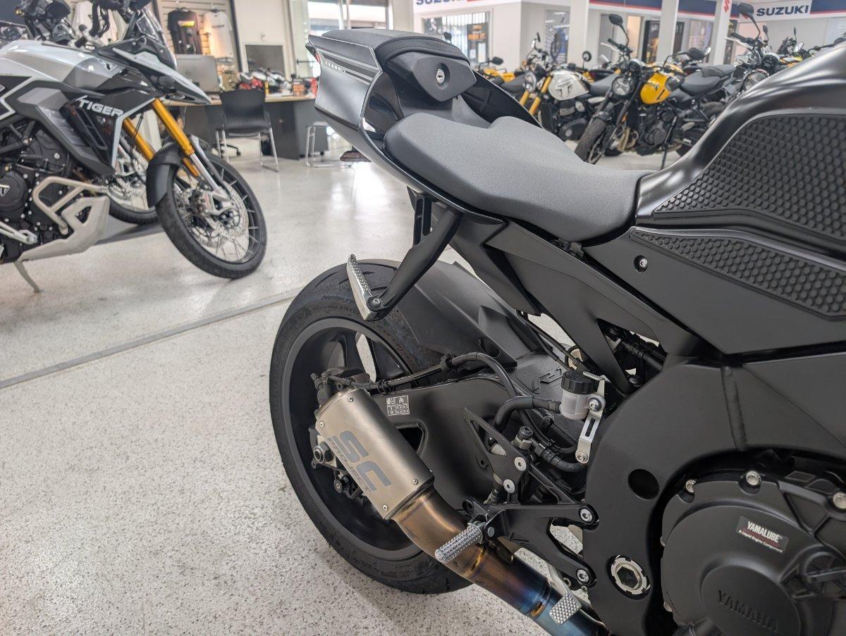 2025 YAMAHA YZF-R1 SPORTS
