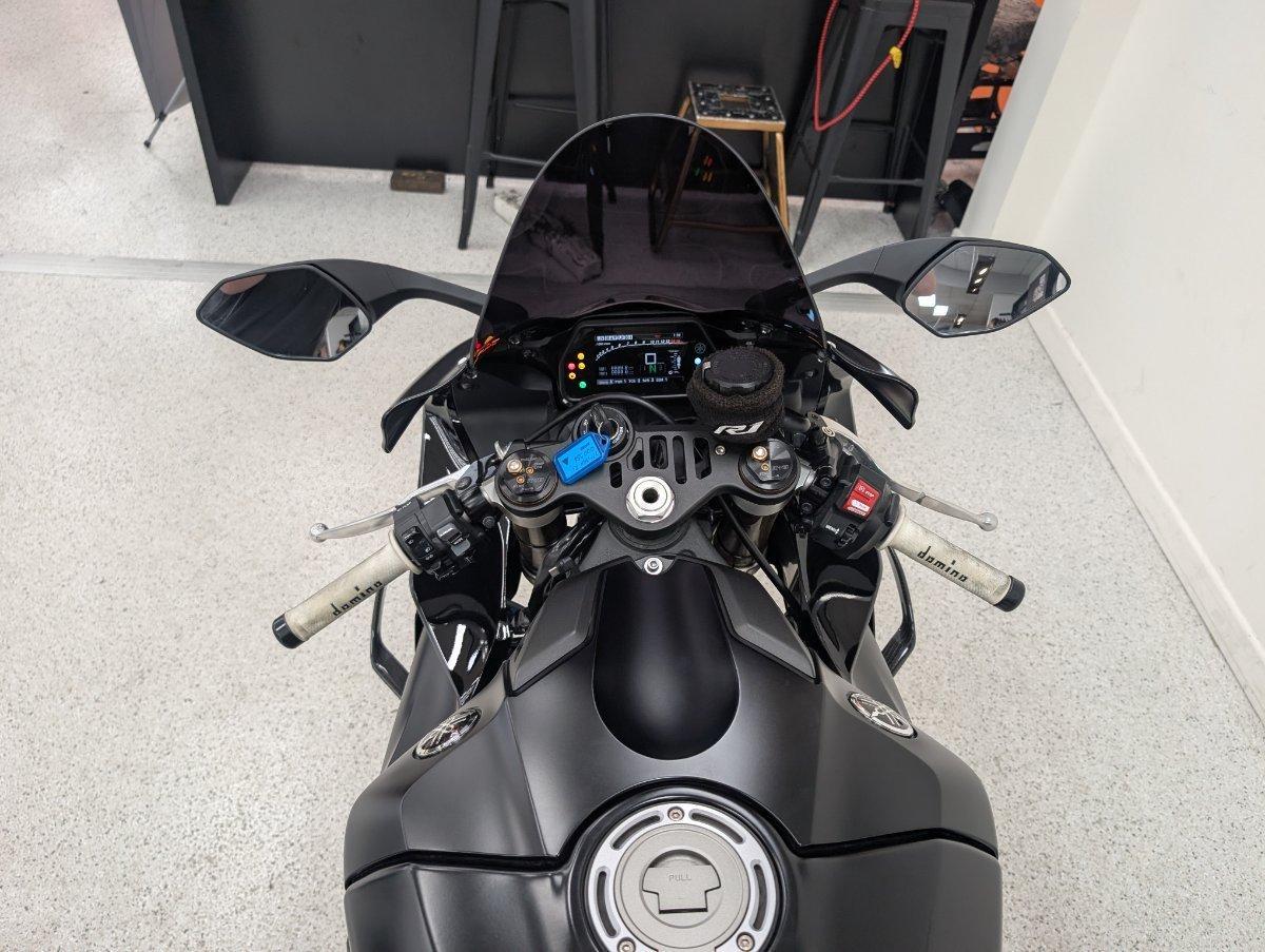 2025 YAMAHA YZF-R1 SPORTS