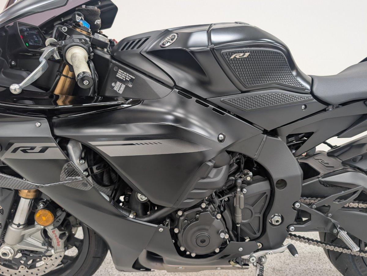 2025 YAMAHA YZF-R1 SPORTS