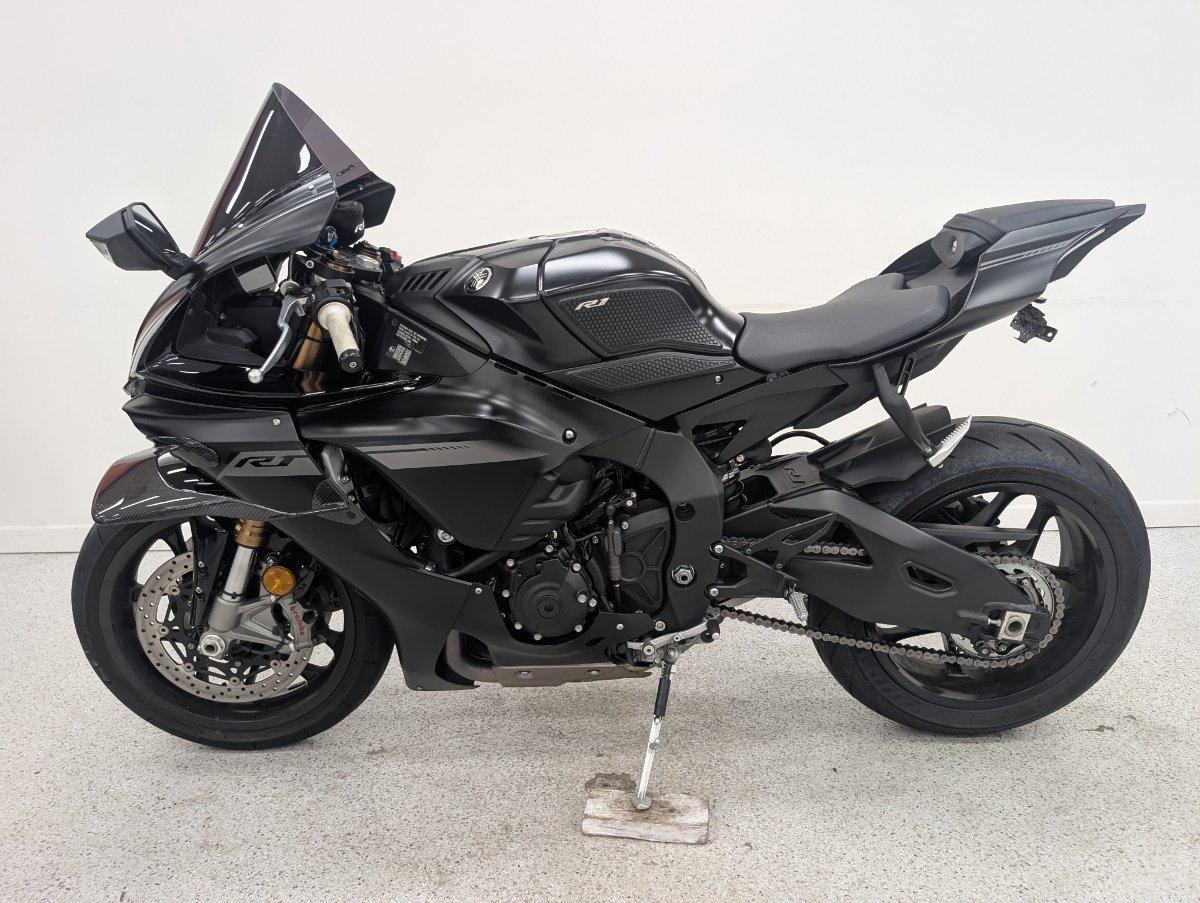 2025 YAMAHA YZF-R1 SPORTS