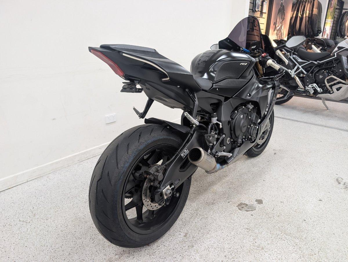 2025 YAMAHA YZF-R1 SPORTS