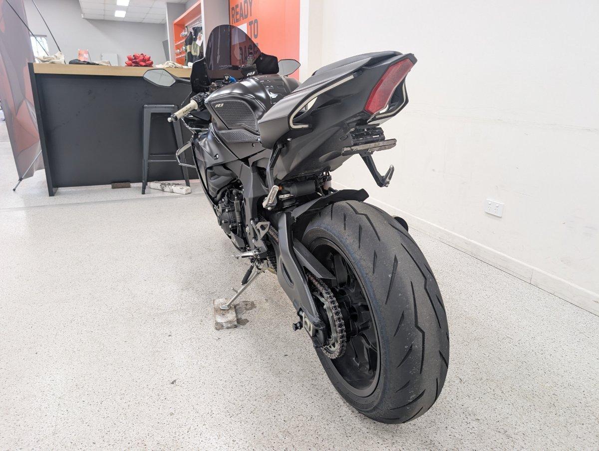 2025 YAMAHA YZF-R1 SPORTS
