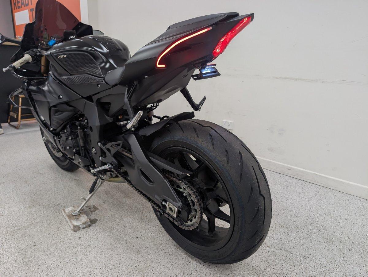 2025 YAMAHA YZF-R1 SPORTS