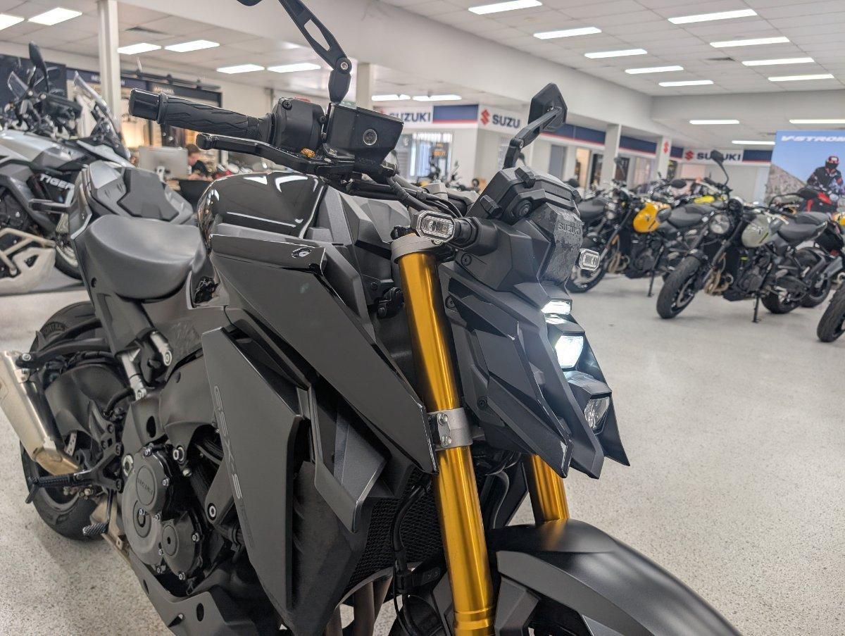 2023 SUZUKI GSX-S1000 ROAD