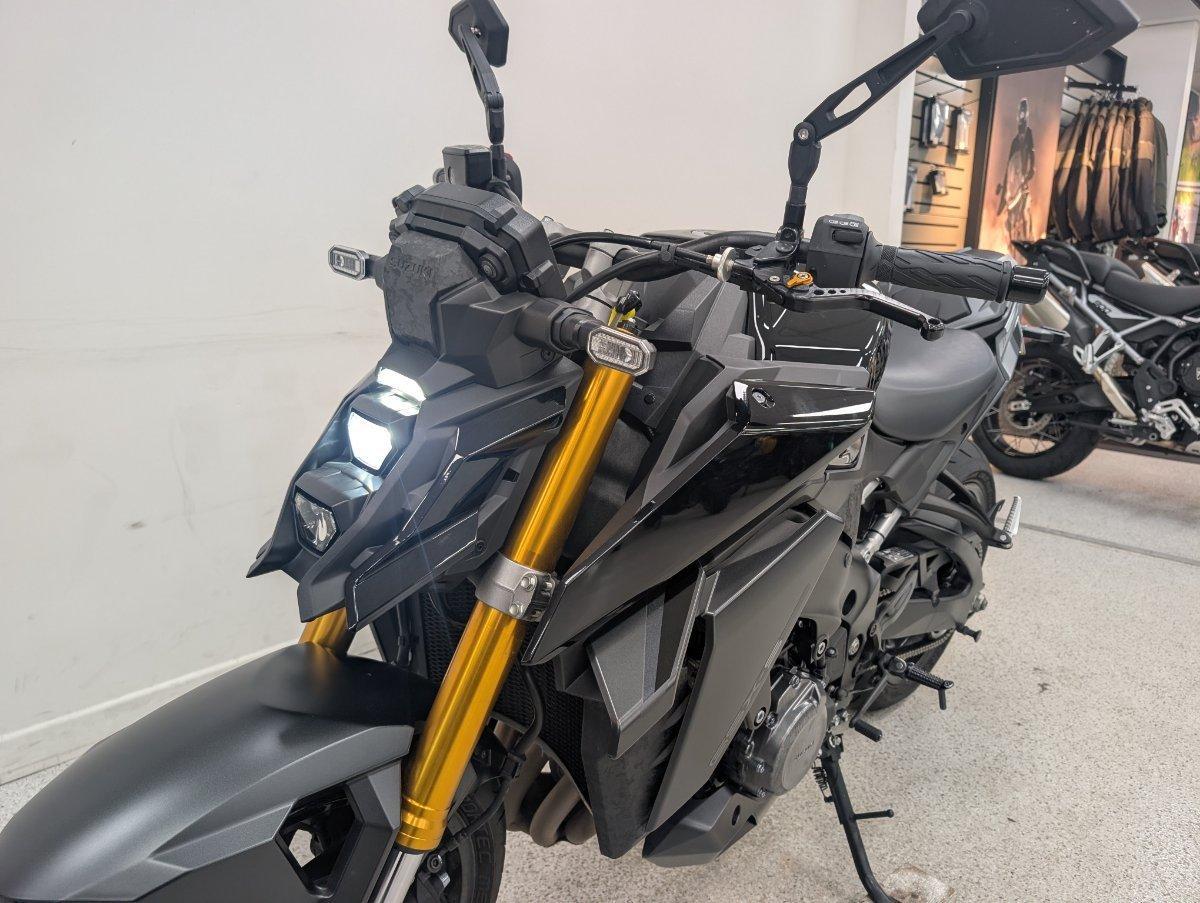 2023 SUZUKI GSX-S1000 ROAD