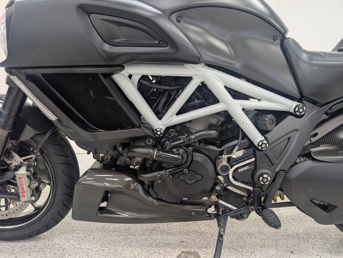 2015 DUCATI DIAVEL CARBON CRUISER