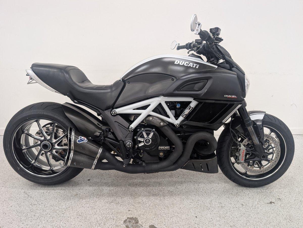 2015 DUCATI DIAVEL CARBON CRUISER