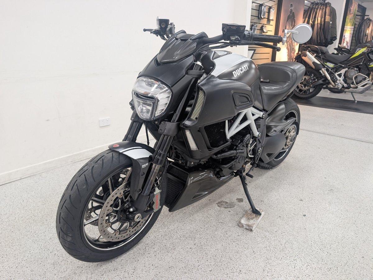 2015 DUCATI DIAVEL CARBON CRUISER