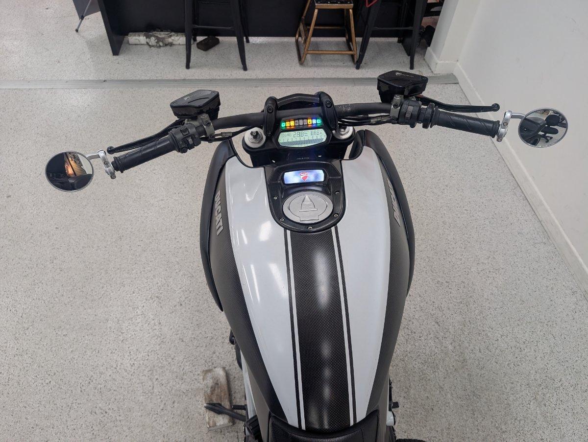 2015 DUCATI DIAVEL CARBON CRUISER