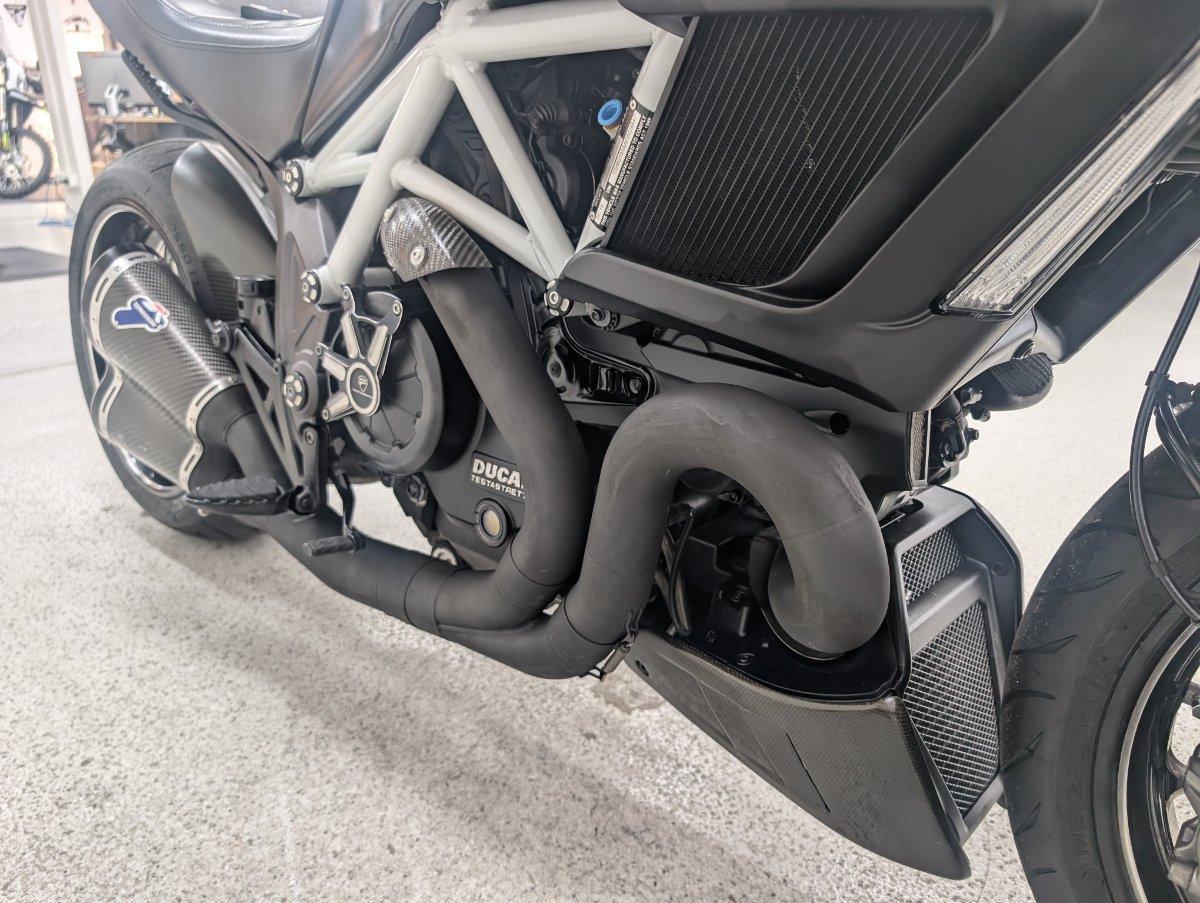 2015 DUCATI DIAVEL CARBON CRUISER