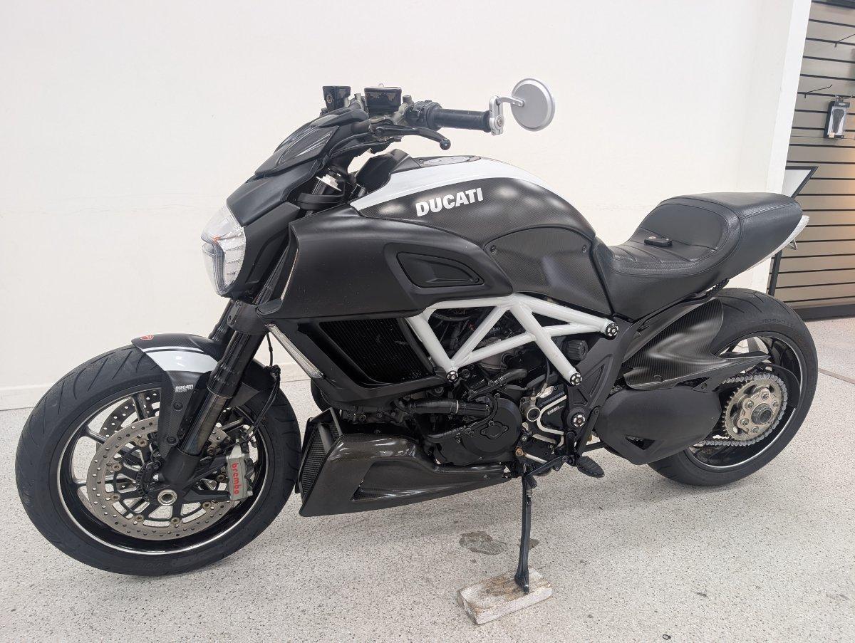 2015 DUCATI DIAVEL CARBON CRUISER