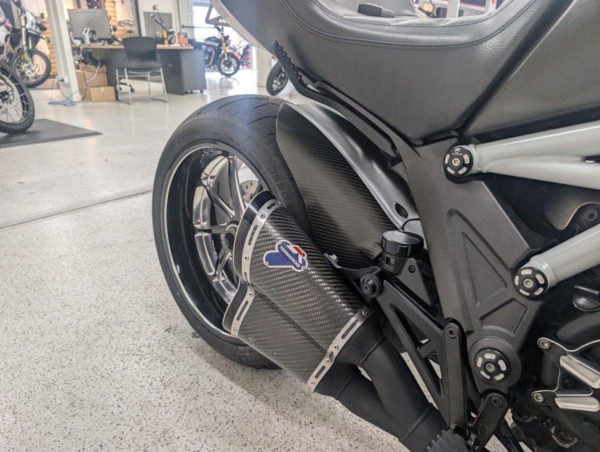 2015 DUCATI DIAVEL CARBON CRUISER