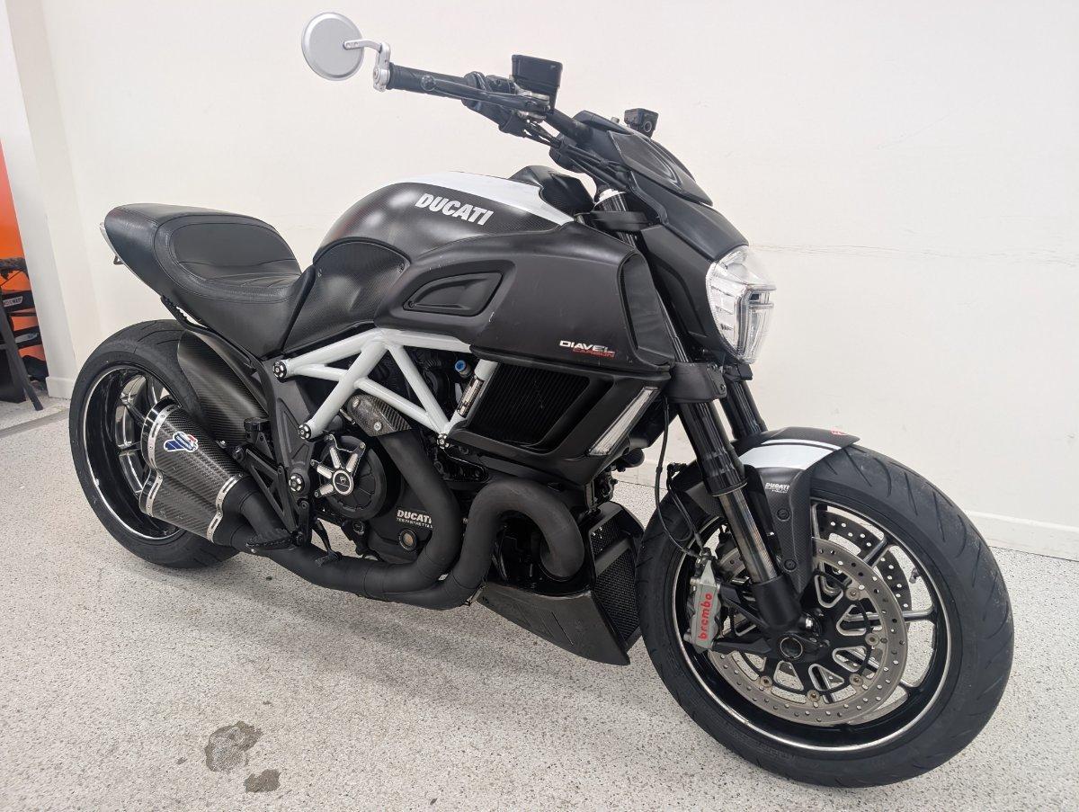 2015 DUCATI DIAVEL CARBON CRUISER
