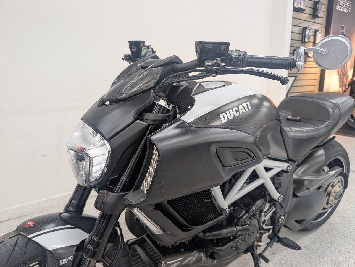 2015 DUCATI DIAVEL CARBON CRUISER