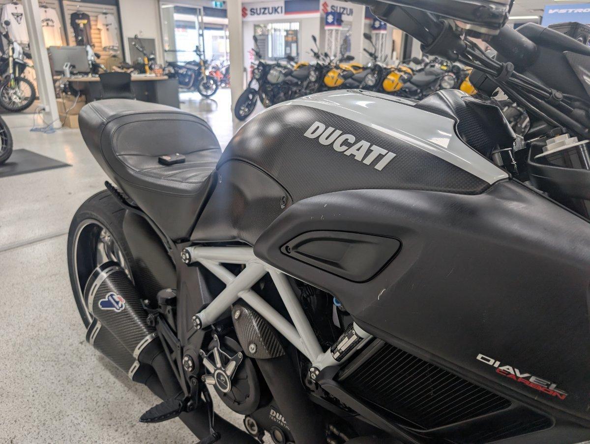 2015 DUCATI DIAVEL CARBON CRUISER
