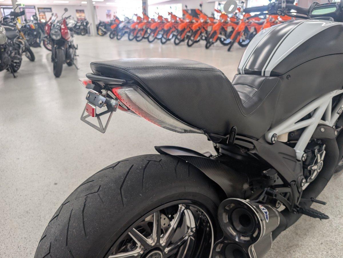 2015 DUCATI DIAVEL CARBON CRUISER