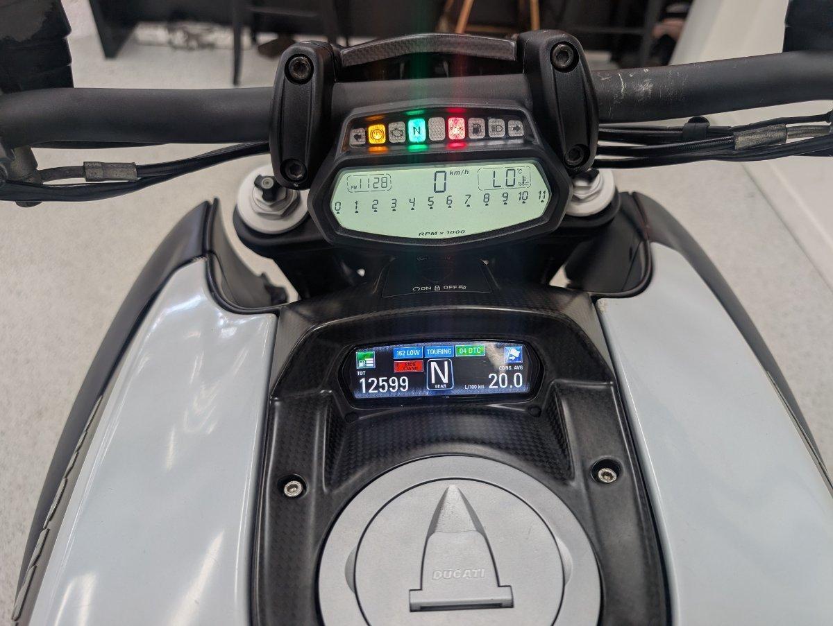 2015 DUCATI DIAVEL CARBON CRUISER