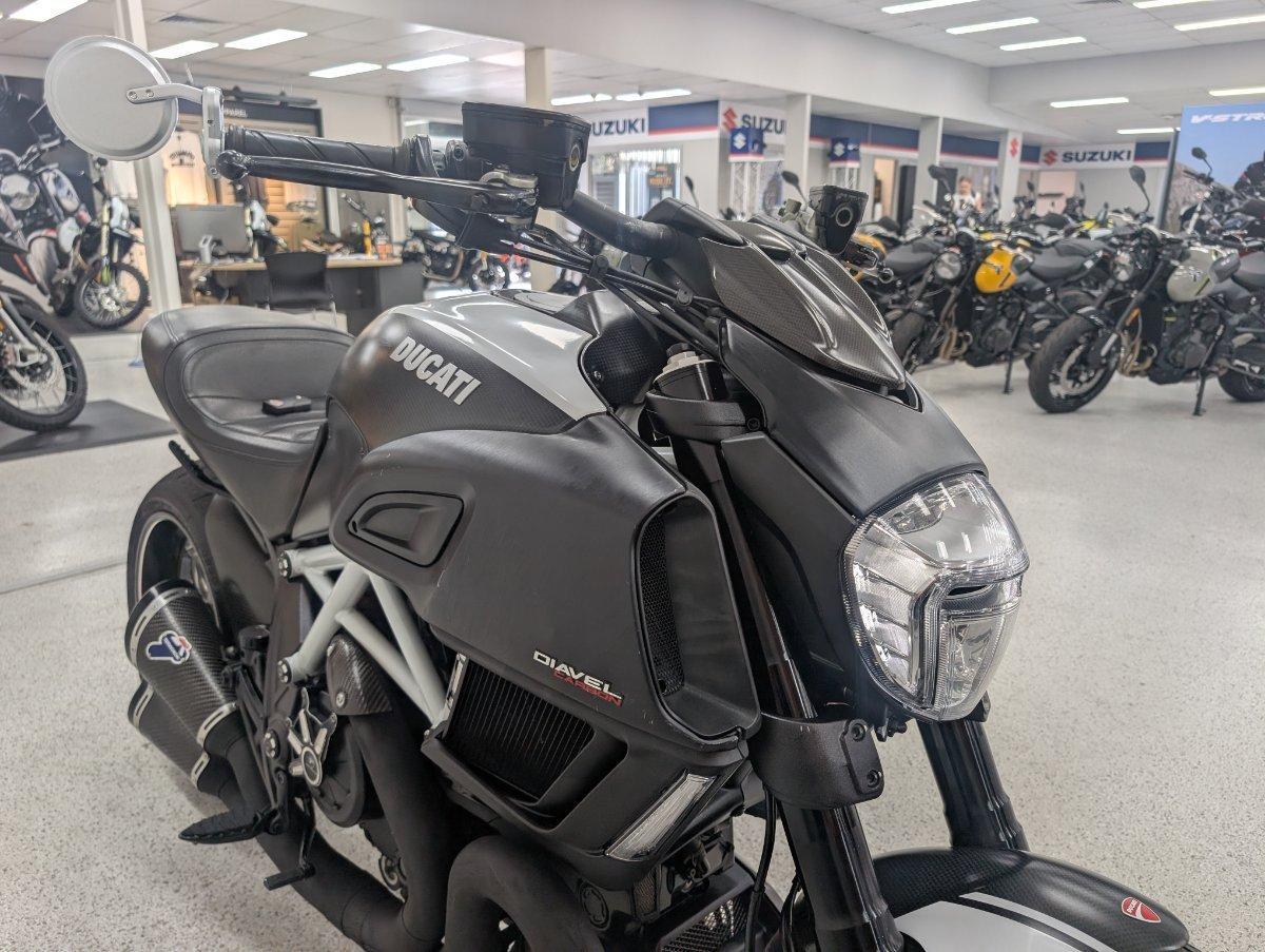 2015 DUCATI DIAVEL CARBON CRUISER