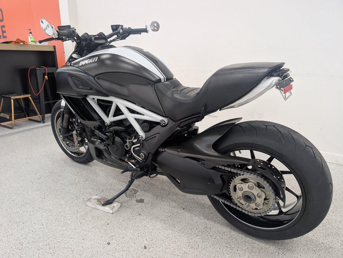 2015 DUCATI DIAVEL CARBON CRUISER