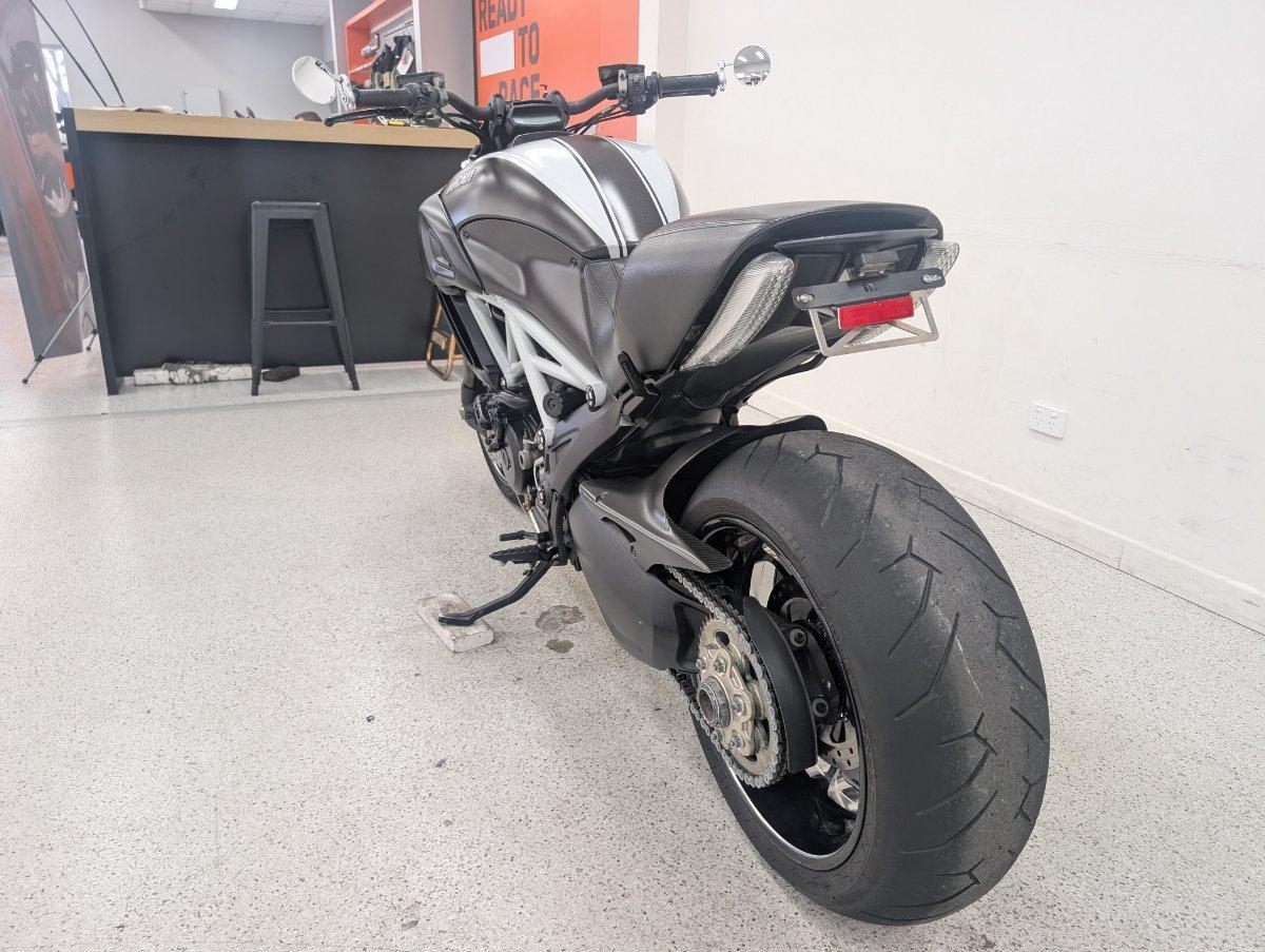 2015 DUCATI DIAVEL CARBON CRUISER