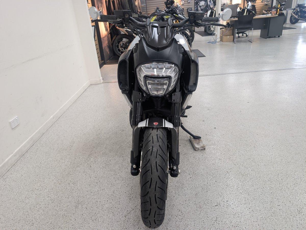 2015 DUCATI DIAVEL CARBON CRUISER