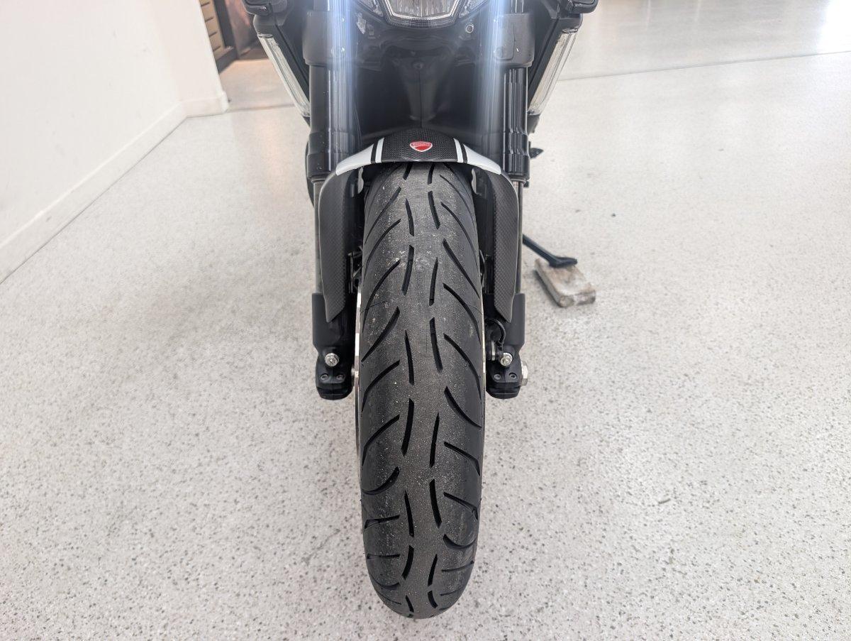 2015 DUCATI DIAVEL CARBON CRUISER