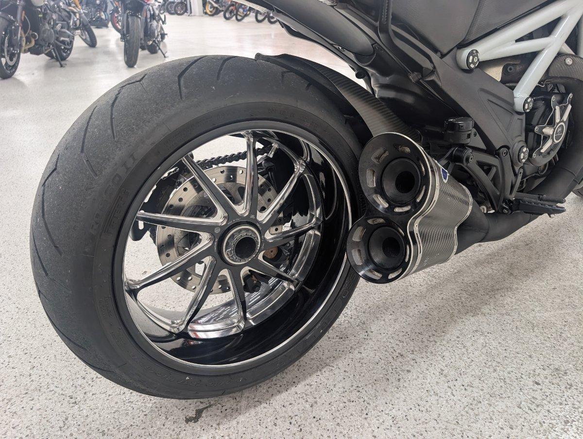 2015 DUCATI DIAVEL CARBON CRUISER
