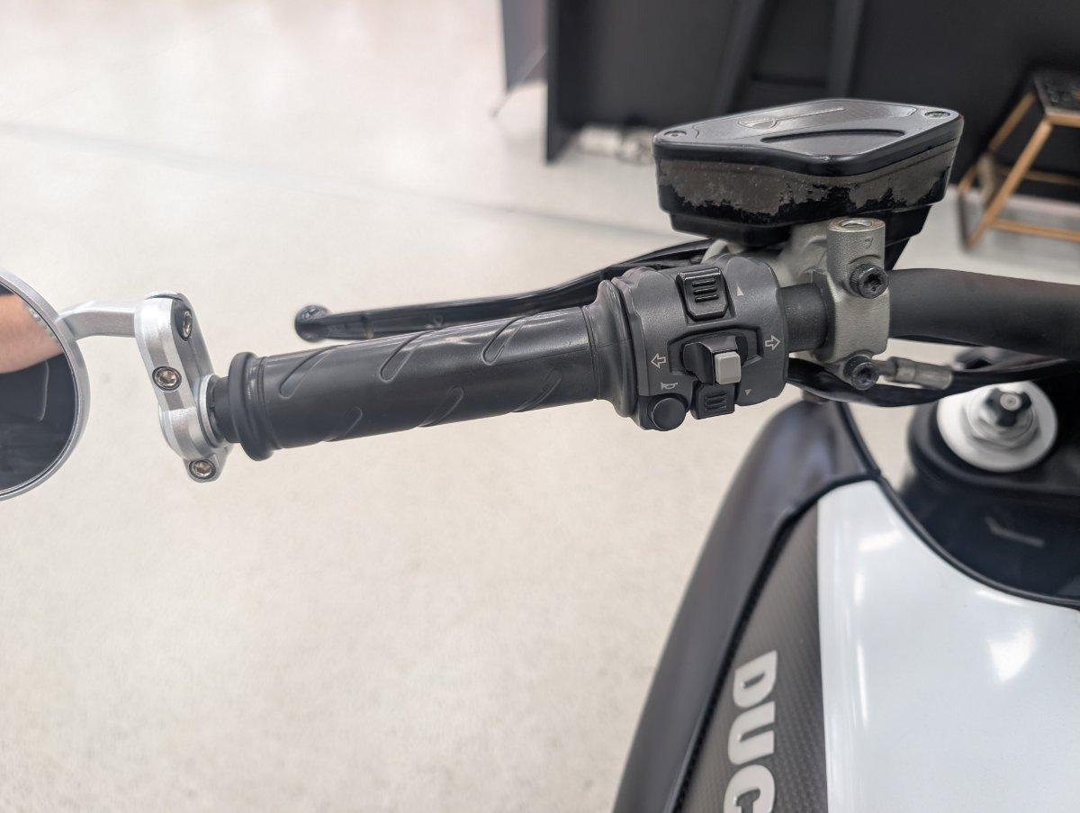 2015 DUCATI DIAVEL CARBON CRUISER